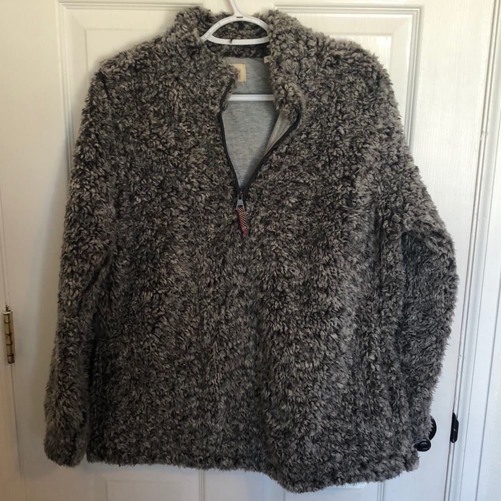 Women’s weatherproof vintage sweater.